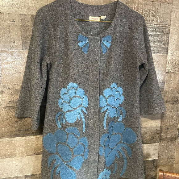 Anthropologie Sweaters - Anthropologie ruby 25 Gray Knit Marino Wool Cardigan with Blue Floral Appliqué